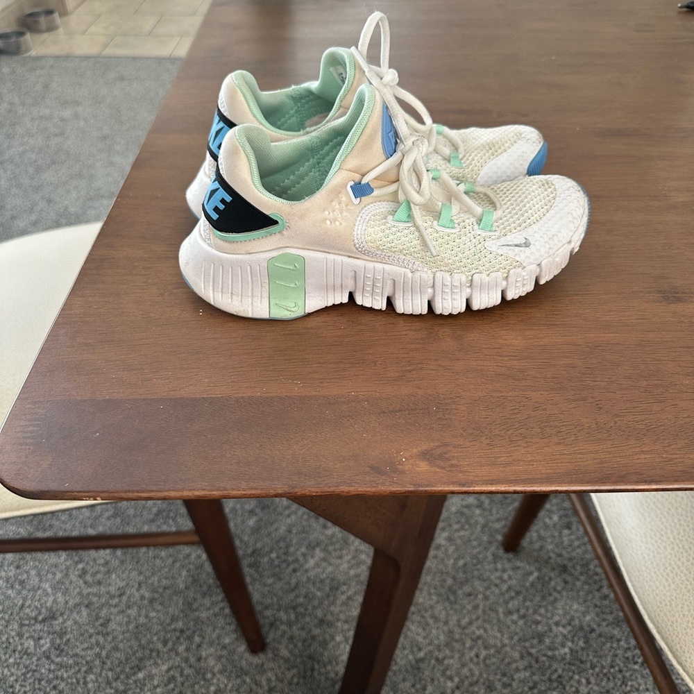 WOMEN'S NIKE FREE METCON TRAINING SHOES
